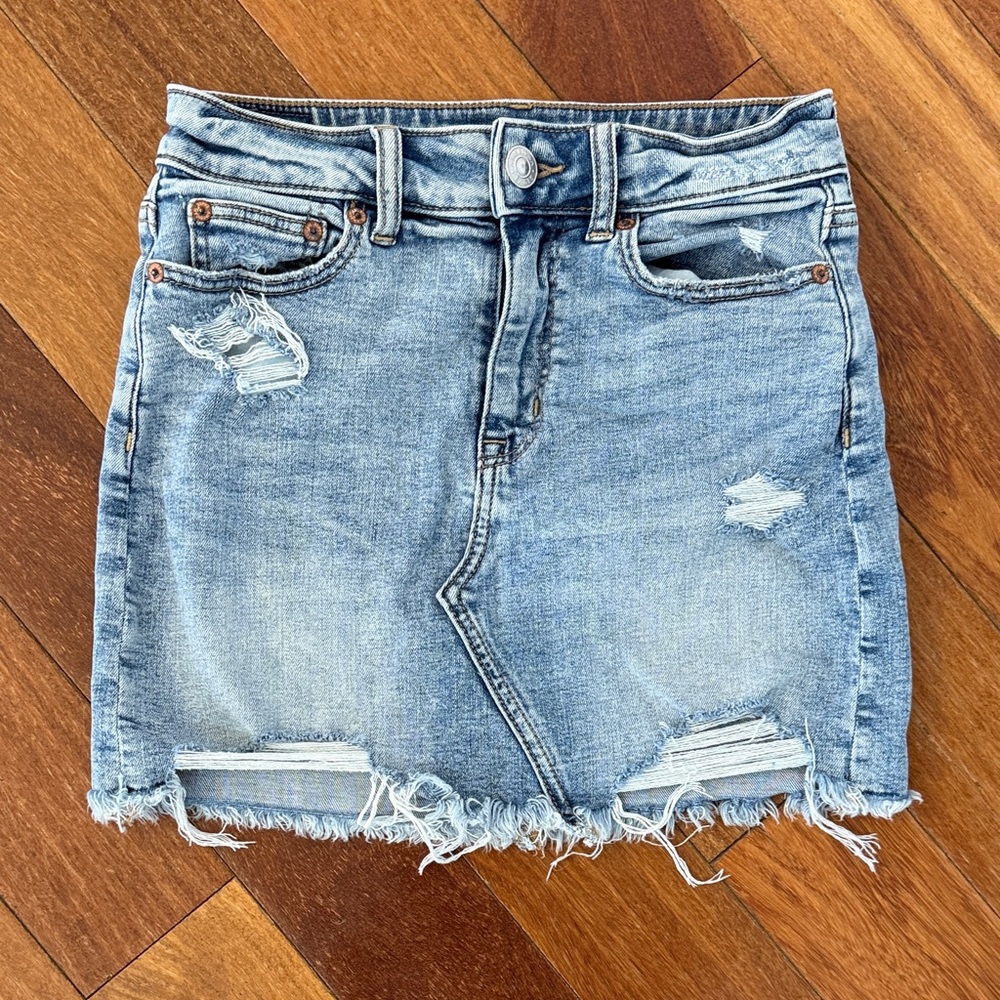 American Eagle Outfitters Frayed Hem Denim Mini Skirt, size 0